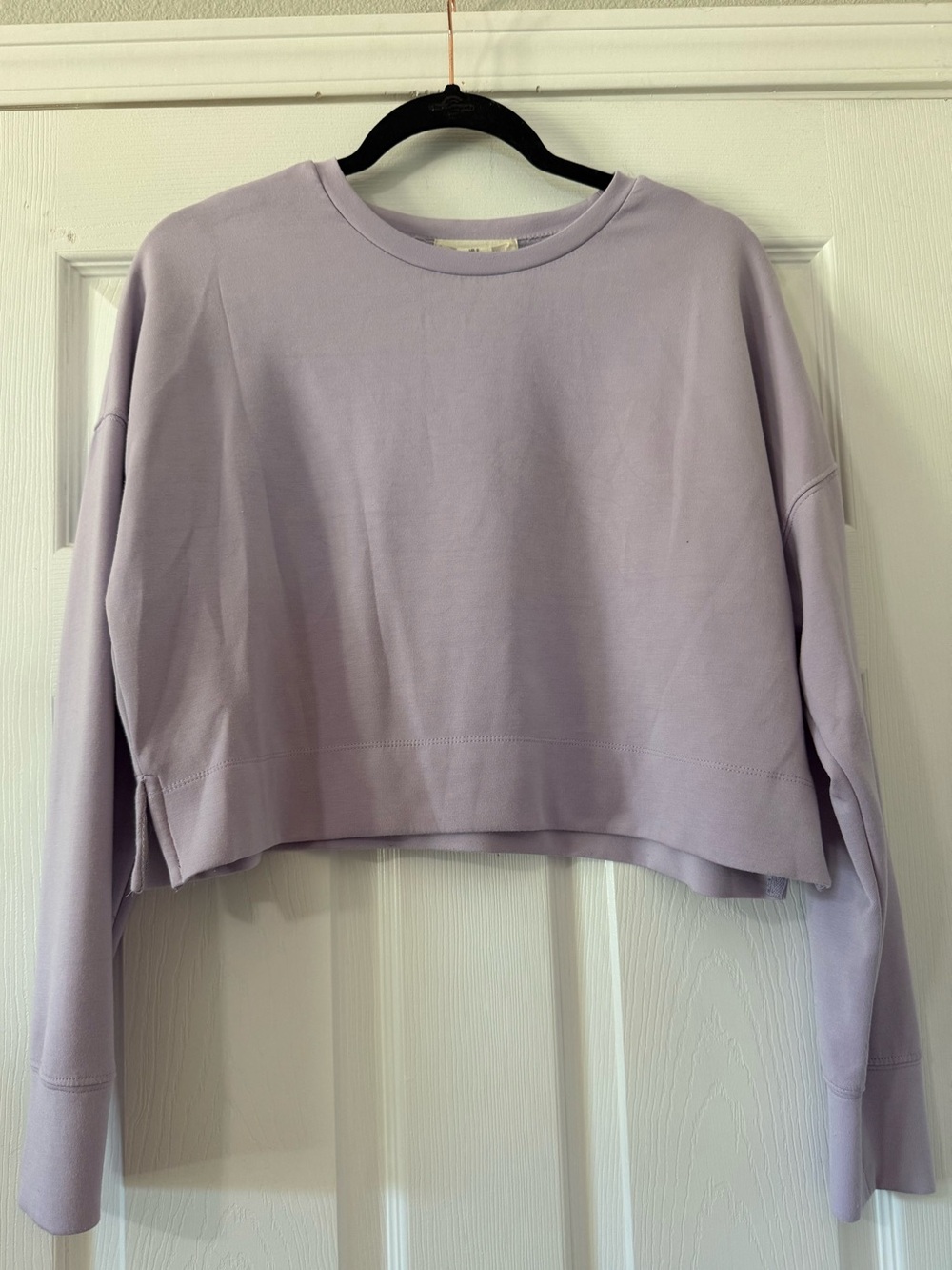 Women’s Lilac cropped sweatshirt with side slits- Small